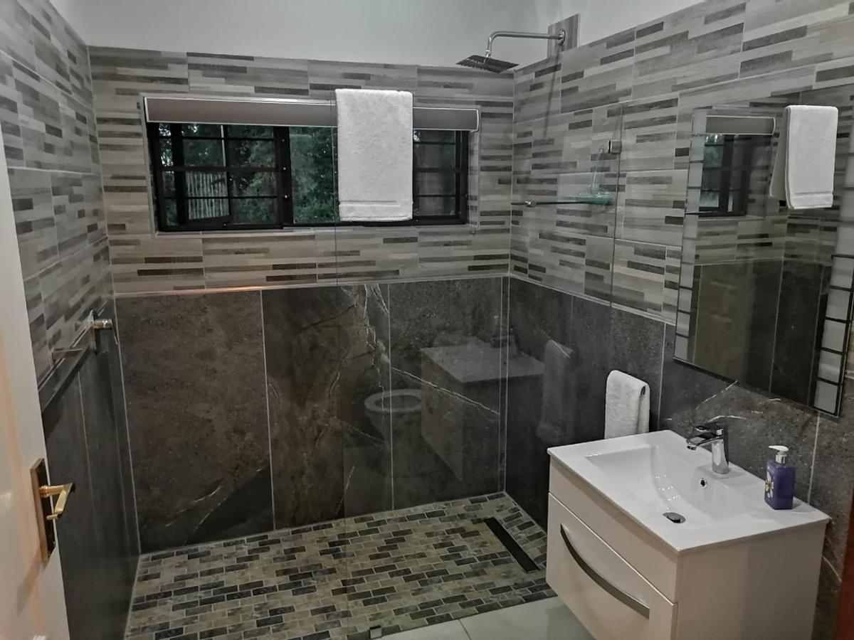 Honeybird Self Catering Accommodation Hluhluwe Ngoại thất bức ảnh
